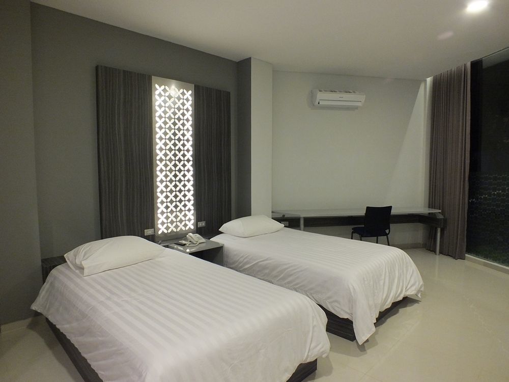 Studio Inn And Suites Semarang Bagian luar foto