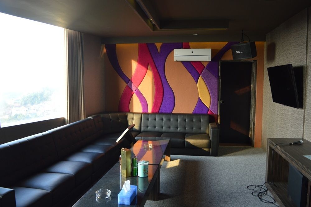Studio Inn And Suites Semarang Bagian luar foto