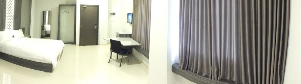 Studio Inn And Suites Semarang Bagian luar foto