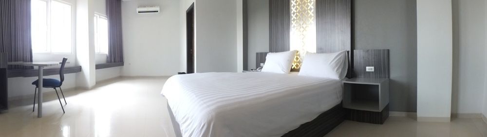 Studio Inn And Suites Semarang Bagian luar foto
