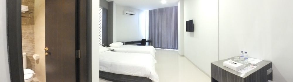 Studio Inn And Suites Semarang Bagian luar foto