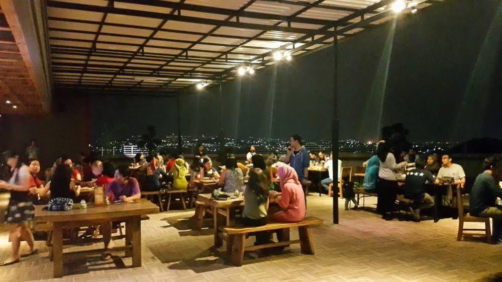 Studio Inn And Suites Semarang Bagian luar foto